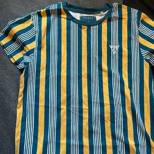 MENS MEDUIM GUESS TOP